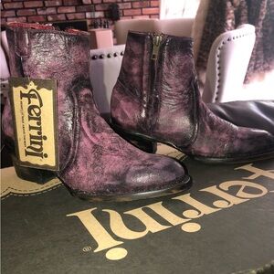 Ferrini Women's Purple Stacey Round ToeAnkle Boots Size 7.5